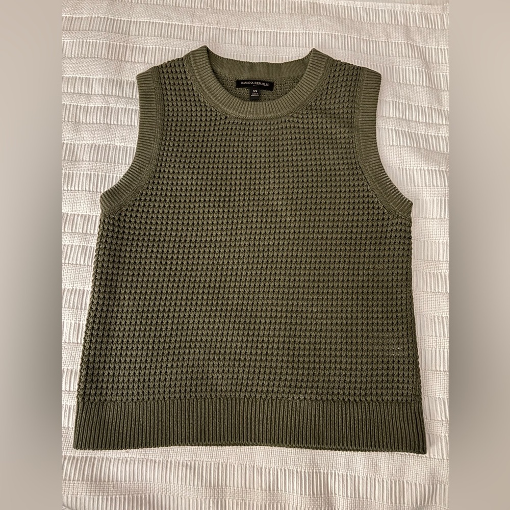 Women’s Banana Republic Size XS Sleeveless Knit Sweater Olive Army Green
